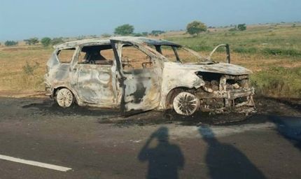 हाईवे पर कार में लगी आग, डायल-112 की तत्परता से 07 यात्रियों को सुरक्षित बाहर निकाल कर अस्पताल पहुँचाया