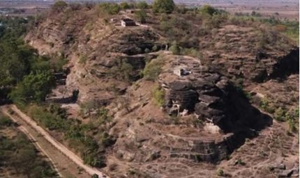 MP News: विदिशा की उदयगिरी गुफाओं में मां दुर्गा का 1700 साल पुराना दुर्लभ स्वरूप, 12 भुजाओं वाली प्रतिमा है खास