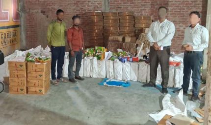 CG News: राजनांदगांव के औंधी में खुले में मिला जहरीले कीटनाशकों का जखीरा, मचा हड़कंप
