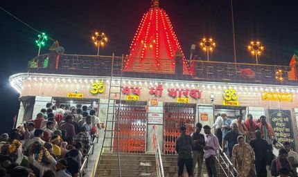 Navratri 2026: पहले दिन मां शारदा के दरबार में उमड़ा आस्था का सैलाब, 97,786 श्रद्धालुओं ने किए दर्शन