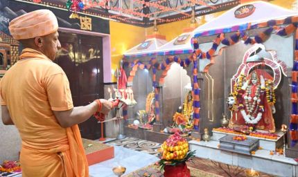 गोरक्षपीठ में वैदिक विधि विधान से शारदीय नवरात्र के विशेष अनुष्ठान का शुभारंभ