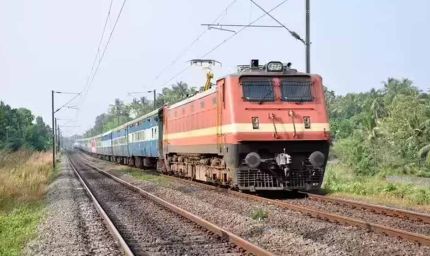 मैहर मेले में श्रद्धालुओं को रेलवे की सौगात, मां शारदा के दर्शन के लिए 8 ट्रेनों को मिला स्टॉपेज