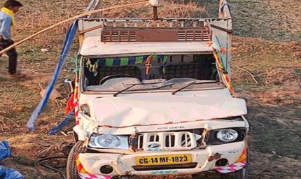 बस्तर नेशनल हाईवे पर झीरम घाटी में पलटा पिकअप, 1 की मौत और 16 घायल