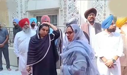 गुरुद्वारा बंगला साहिब में जूते पहनकर घुसने का मामला, AAP नेताओं ने सौंपा ज्ञापन