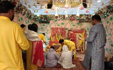 झण्डेवाला देवी मंदिर में माँ चंद्रघंटा की विधि-विधान से पूजा-अर्चना