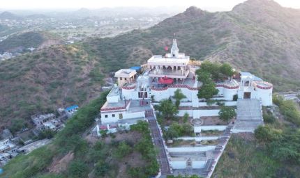 बाड़मेर का ऐतिहासिक गढ़ मंदिर, जहां युद्ध के दौरान लोगों ने मां जोगमाया के दरबार में ली थी शरण