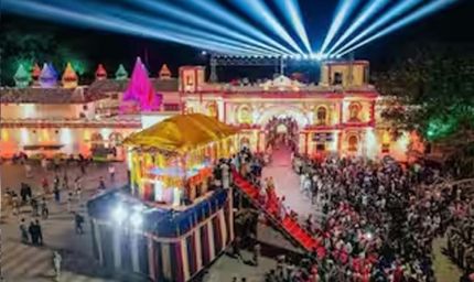 फूल रथ की परिक्रमा से जीवंत हुई बस्तर दशहरा की सदियों पुरानी परंपरा