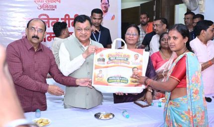 सेवा संकल्प अभियान के तहत मितानिन दीदियों का कैबिनेट मंत्री  लखन लाल देवांगन ने किया सम्मान, जनसेवा में योगदान की सराहना की