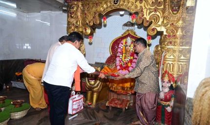 उप मुख्यमंत्री  विजय शर्मा ने कवर्धा में मां महामाया और मां विंध्यवासिनी के दर्शन कर प्रदेश की सुख-समृद्धि और खुशहाली की कामना की