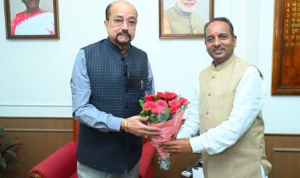 राज्यपाल डेका से छत्तीसगढ़ रेड क्रॉस समिति के अध्यक्ष ने की सौजन्य भेंट