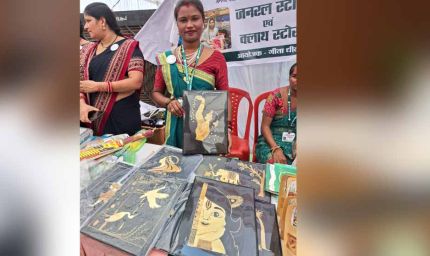धान के पैरे से धनेश्वरी ने गढ़ी आत्मनिर्भरता की नई पहचान, कला को बनाया कमाई का जरिया