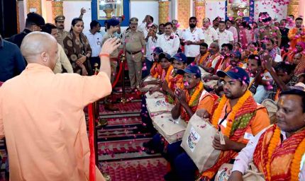 माफिया की जगह सिर्फ मिट्टी, कब्जाई जमीन पर गरीबों की बनेंगी हवेलियां: मुख्यमंत्री योगी आदित्यनाथ