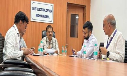 नए मतदाताओं के शिविरों के माध्यम से अधिक से अधिक फॉर्म प्राप्त करें : मुख्य निर्वाचन पदाधिकारी श्री झा