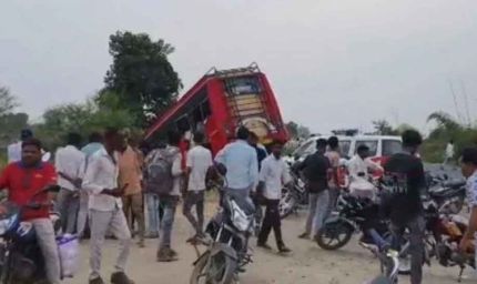 उज्जैन में बड़ा सड़क हादसा: बाइक सवारों को बचाने में पलटी बस, 2 की मौत और 5 महिलाएं घायल
