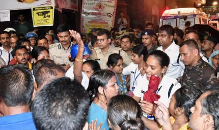 कोलकाता भगदड़: एक अनाउंसमेंट से मची अफरा-तफरी, 19 लोगों की मौत की क्या थी वजह?