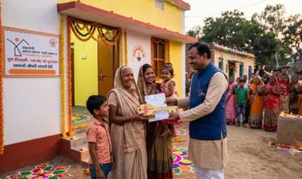 बदायूं में दिवाली से पहले 2,447 परिवारों को मिलेगा पक्का मकान, खाते में आएगी पहली किस्त