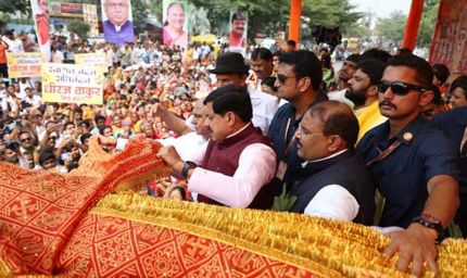 इंदौर में विशाल चुनरी यात्रा में शामिल हुए मुख्यमंत्री डॉ. यादव