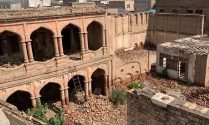 पाकिस्तान में ऐतिहासिक रामलीला मंदिर सील, तोड़फोड़ और कमर्शियल प्लाजा बनाने पर विवाद