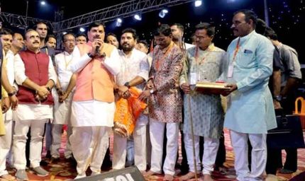 उज्जैन में गरबा आयोजनों में शामिल हुए CM डॉ. मोहन यादव, महानवमी-विजयादशमी की दी शुभकामनाएं