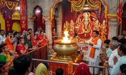 पाढ़ा के माता वैष्णो देवी मंदिर में उमड़े श्रद्धालु, नवरात्र पर अखंड ज्योत बनी आस्था का केंद्र