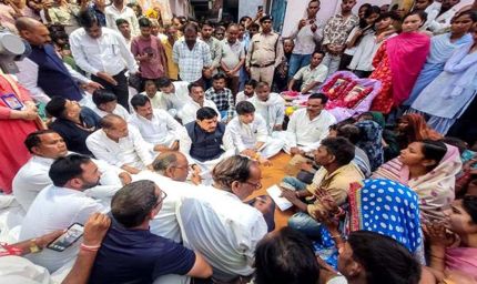 मुख्यमंत्री डॉ. यादव ने दुर्घटना में अपने परिजनों को खोने वाले परिवारों को बंधाया ढांढस