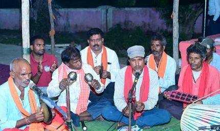 माता की भक्ति में रमे उप मुख्यमंत्री  विजय शर्मा, हाथों में मंजीरा लेकर ग्रामीणों के साथ गाए जसगीत