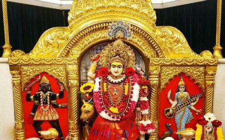 झंडेवाला देवी मंदिर में महागौरी की पूजा के लिए उमड़ा श्रद्धालुओं का सैलाब, कन्या पूजन के साथ गूंजे माता के जयकारे
