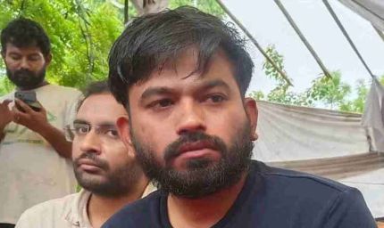 अभिजीत दीपके की अपील- दिवाली तक प्रदर्शन नहीं, परिवार के साथ समय बिताएं