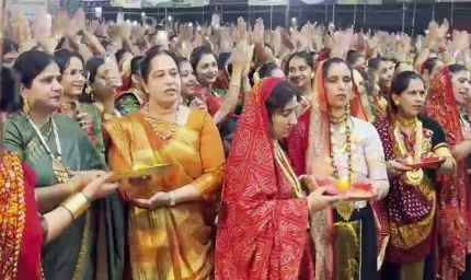 राजकोट में अहीर समाज का शाही गरबा, 1300 करोड़ के सोने के गहनों ने खींचा ध्यान