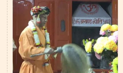 विजयादशमी पर गोरक्षपीठाधीश्वर ने किया महायोगी गोरखनाथ का विशिष्ट पूजन, लोक कल्याण की प्रार्थना की