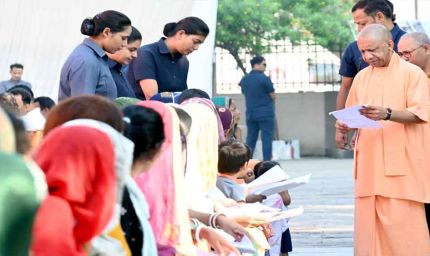 संवेदनशील व्यवहार के साथ करें हर पीड़ित की सहायता: सीएम योगी