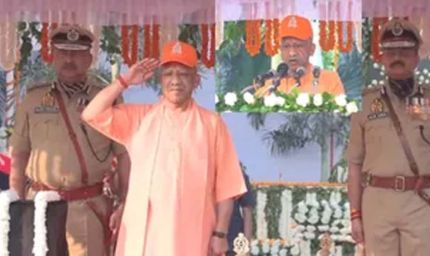 पुलिस स्मृति दिवस पर सीएम योगी ने शहीद जवानों को दी श्रद्धांजलि, परिजनों से मिलकर जाना हाल