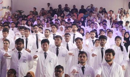 एरा मेडिकल कॉलेज में नये बैच की व्हाइट कोट सेरेमनी सम्पन्न