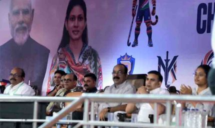 उप मुख्यमंत्री अरुण साव ने की खिलाड़ियों की हौसला अफजाई, मैच देखने पहुंचे हॉकी स्टेडियम