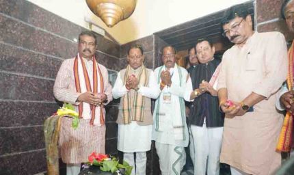 मुख्यमंत्री विष्णु देव साय ने रामचंडी मंदिर में पूजा-अर्चना कर प्रदेश की खुशहाली एवं सुख-समृद्धि की कामना की