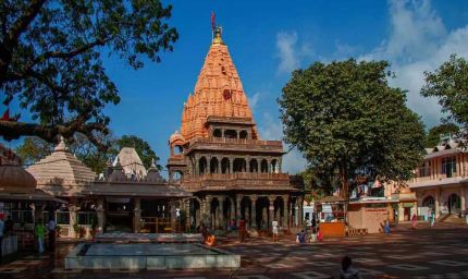 महाकाल मंदिर के शिखर की दरारें चूना, गुड़ और लाख से होंगी ठीक