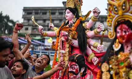 बांग्लादेश में इस बार धूमधाम से मनी दुर्गा पूजा, हिंदू समुदाय ने सरकार की सुरक्षा व्यवस्था को सराहा