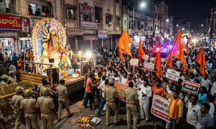 हैदराबाद में दुर्गा विसर्जन जुलूस पर अंडा फेंकने से बवाल, विरोध-प्रदर्शन के बाद बढ़ा तनाव