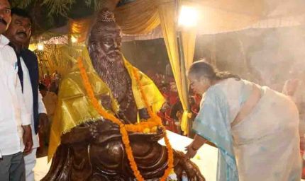 योगी सरकार में महर्षि वाल्मीकि के आदर्शों का सम्मान, लखनऊ में गोमती तट पर स्थापित हुई प्रतिमा