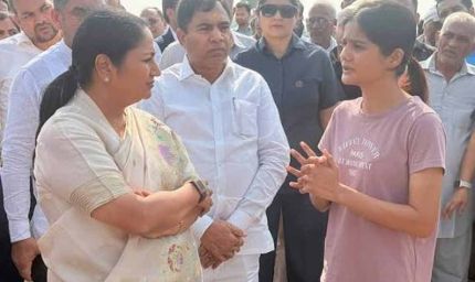 दिल्ली में एनिमल शेल्टर पर बुलडोजर कार्रवाई से मचा हंगामा, CM रेखा गुप्ता ने दिए जांच के आदेश