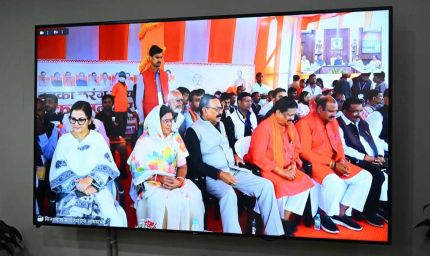 मुख्यमंत्री विष्णु देव साय ने पूर्व केंद्रीय मंत्री स्वर्गीय लरंग साय जी की प्रतिमा का किया वर्चुअल अनावरण