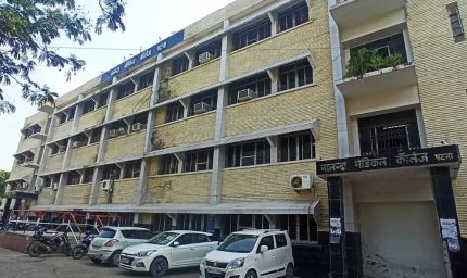 पटना  NMCH में रैगिंग का ‘रूलबुक’ वायरल: ‘बॉस-मैम कहो, नजरें झुकाओ’, पूरा सीनियर बैच 3 महीने के लिए सस्पेंड