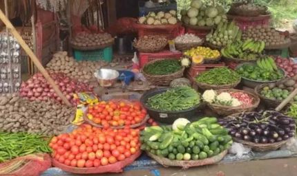 दिवाली से पहले सब्जियों के दामों में उछाल, लहसुन ₹350 और मटर ₹200 किलो पहुंची