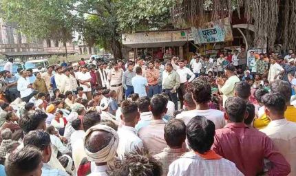युवती की मौत से मांडू में तनाव, मुख्य चौराहे पर शव रखकर प्रदर्शन; तीन पर केस दर्ज