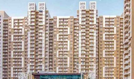 ग्रेटर नोएडा में दर्दनाक हादसा, 23वीं मंजिल से गिरकर पिता-पुत्र की मौत