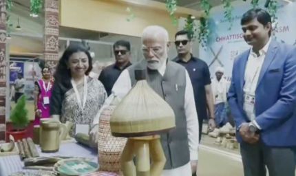 प्रधानमंत्री श्री नरेन्द्र मोदी ने छत्तीसगढ़ के स्टाल की सराहना की
