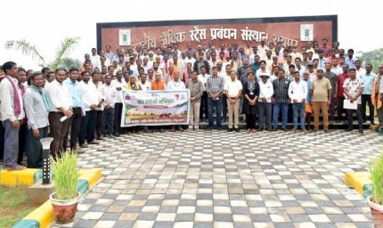 खेत बचाओ अभियान के तहत किसानों को उन्नत सरसों बीज का वितरण