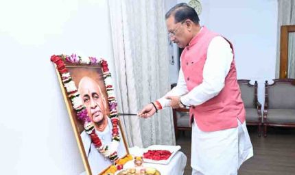मुख्यमंत्री विष्णु देव साय ने लौह पुरुष सरदार वल्लभभाई पटेल की जयंती पर उन्हें किया नमन