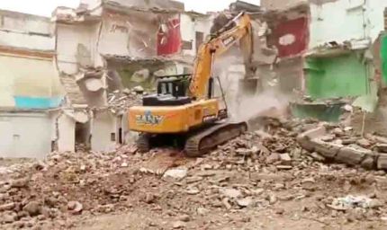 महाकाल मंदिर के पास बड़ी कार्रवाई, उज्जैन में 10 मकान-दुकानें जमींदोज