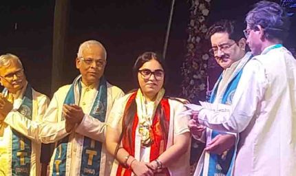 IIT BHU के दीक्षांत समारोह में कुमार मंगलम बिड़ला ने बांटे 124 मेडल, 62 छात्रों को मिला सम्मान